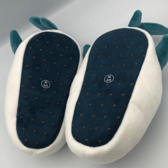 Cat & Jack Kids Shark Slippers NWT White and Blue - Picture 4 of 5